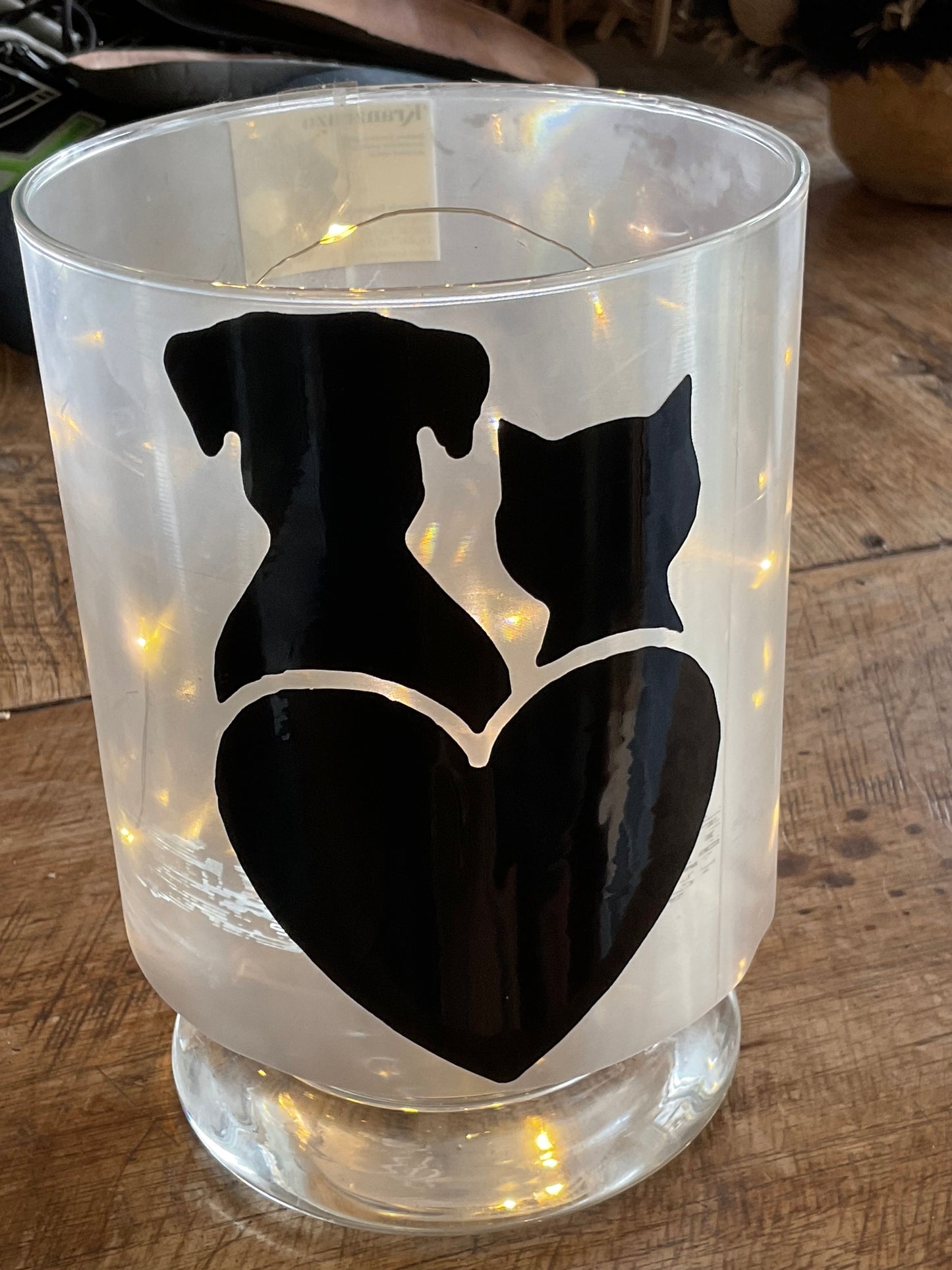 Lichtje met hond en kat