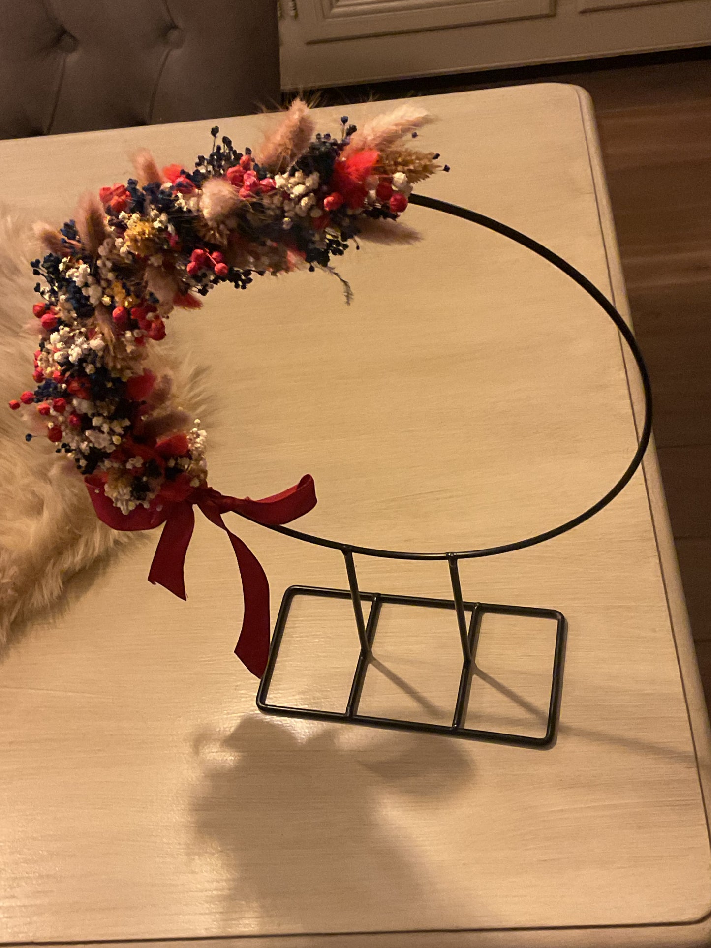 Staande ring met strobloemen