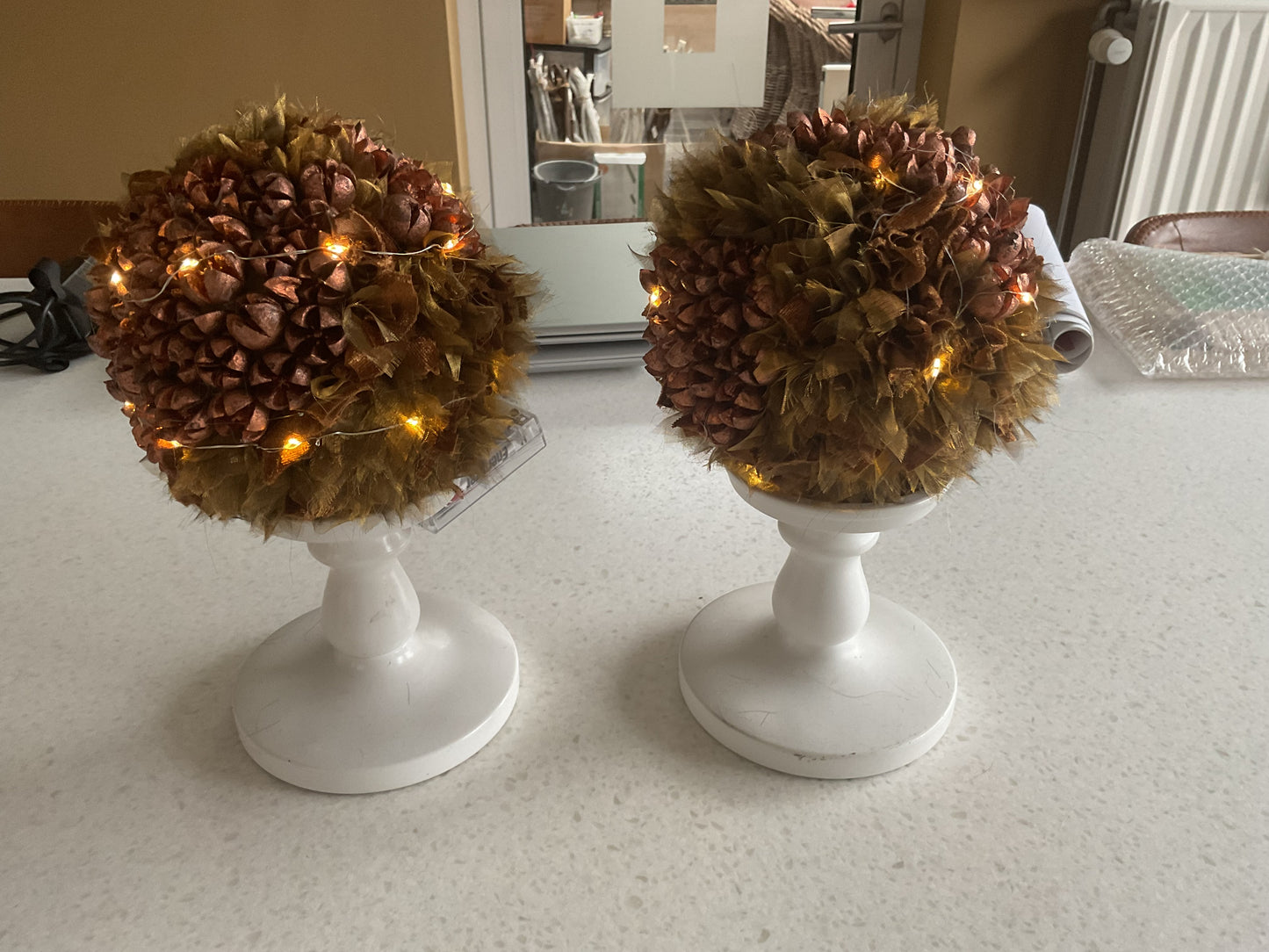 2 verlichte decoratieballen