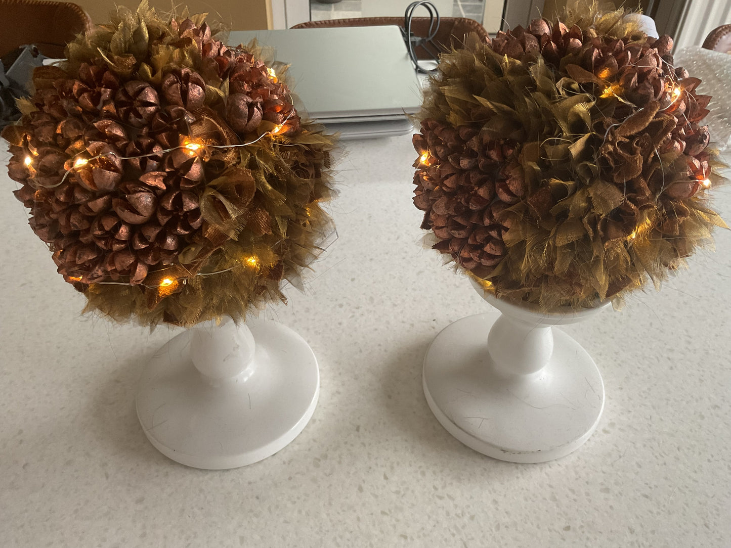 2 verlichte decoratieballen