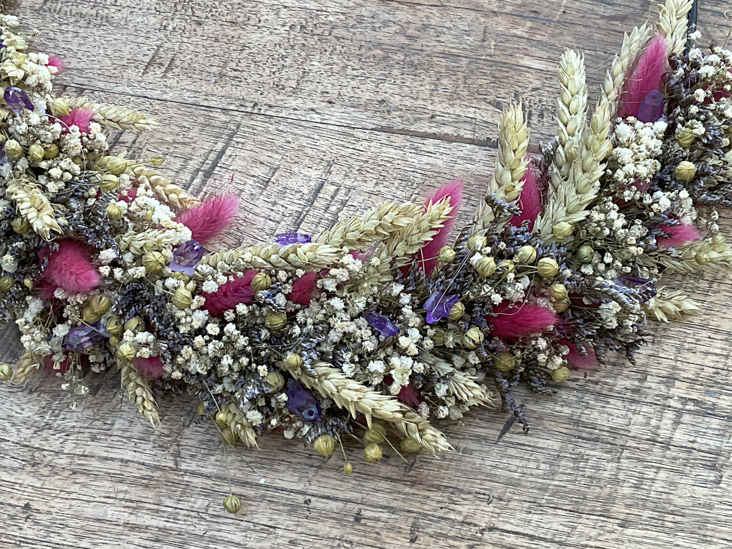 Metalen ring met strobloemen