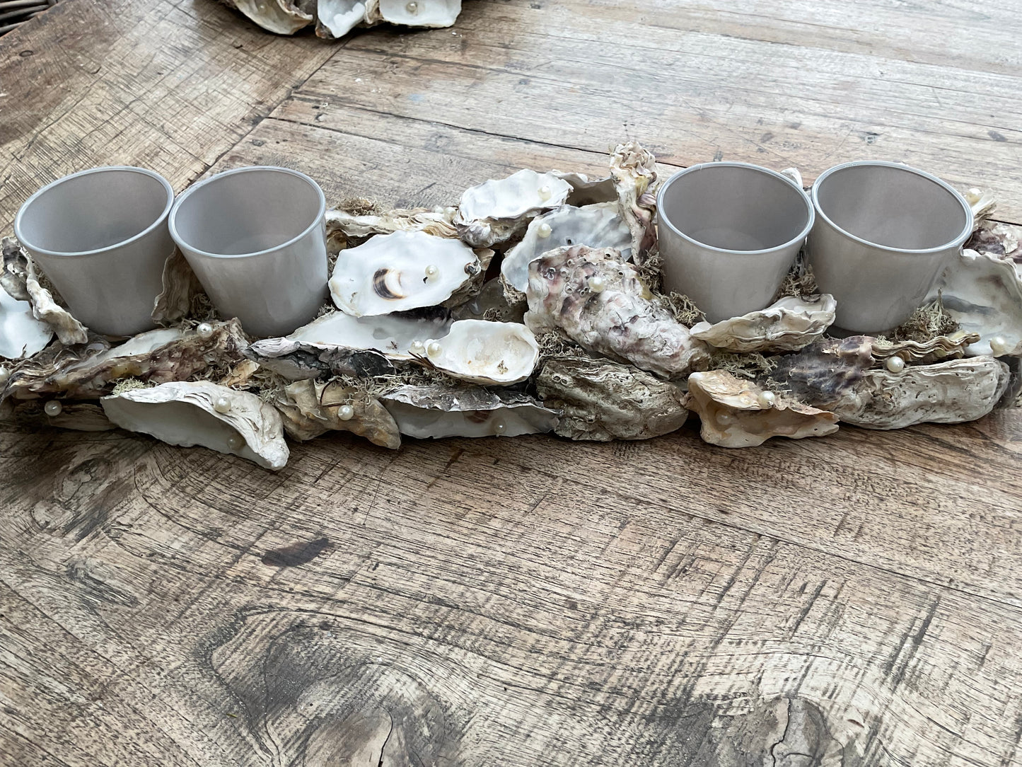 Tafelbalk met wilde oesters