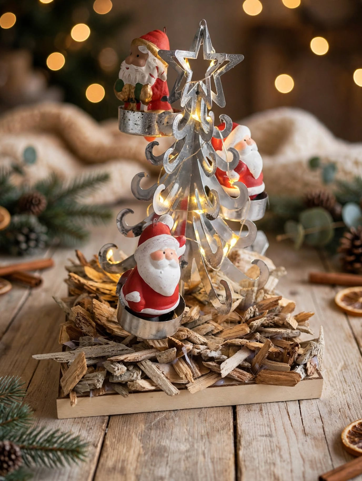 Kerstmannenboom met verlichting
