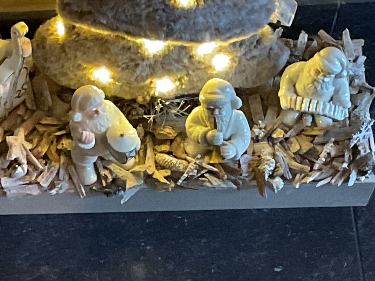 Muziekspelende kerstmannetjes