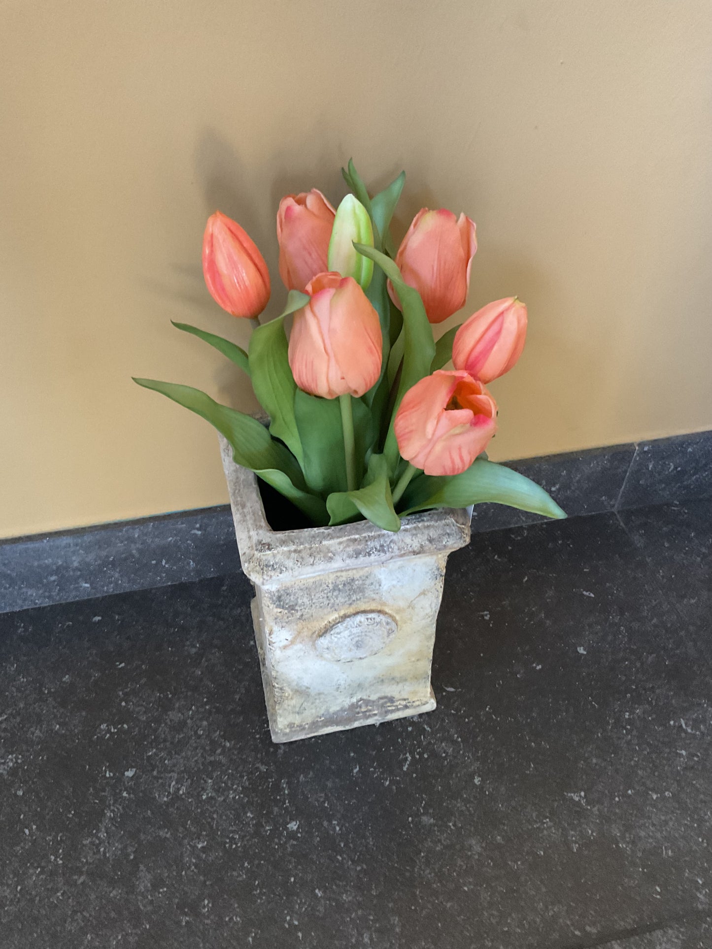 Vaas met tulpen