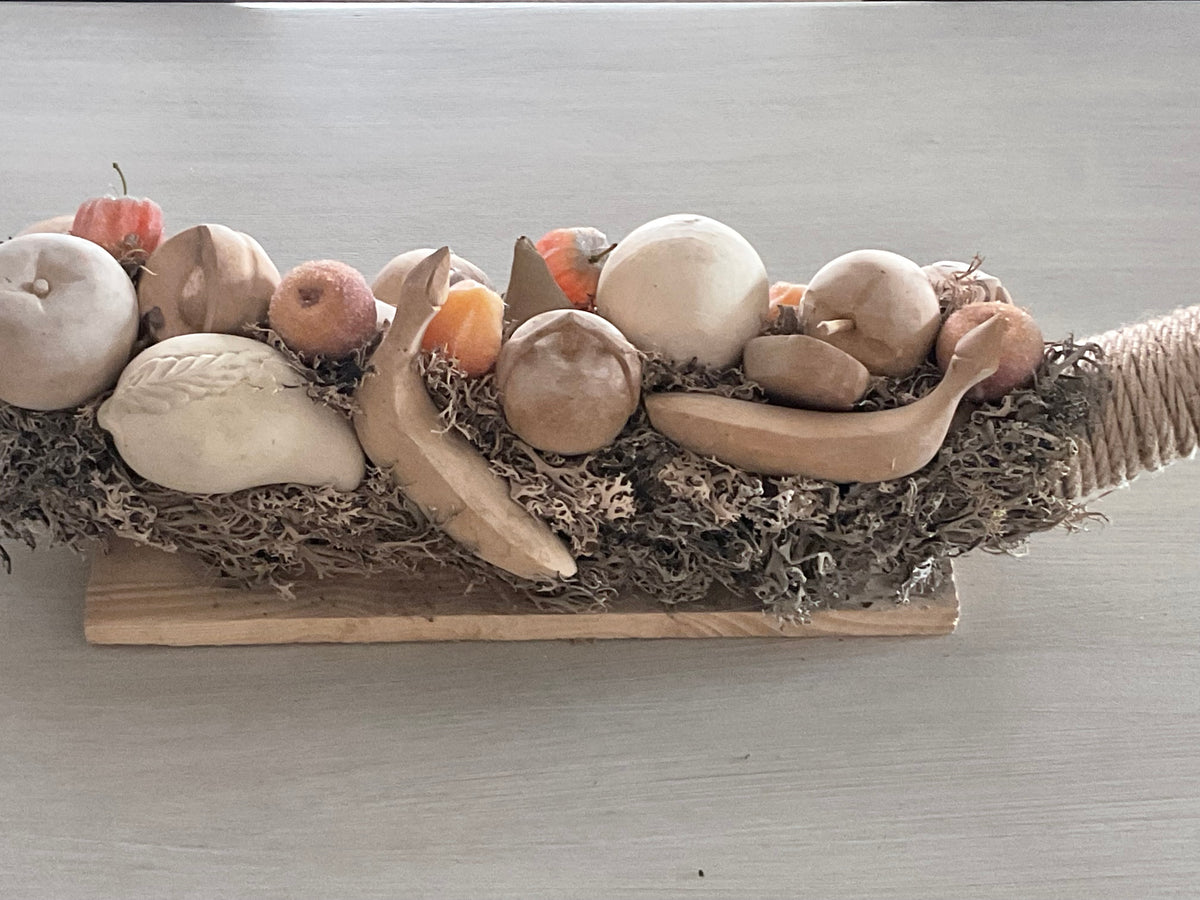 Tafelstuk met houten fruit