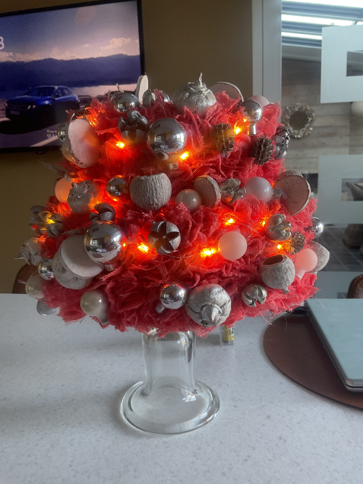 Winterse kersttaart met verlichting – 35 cm