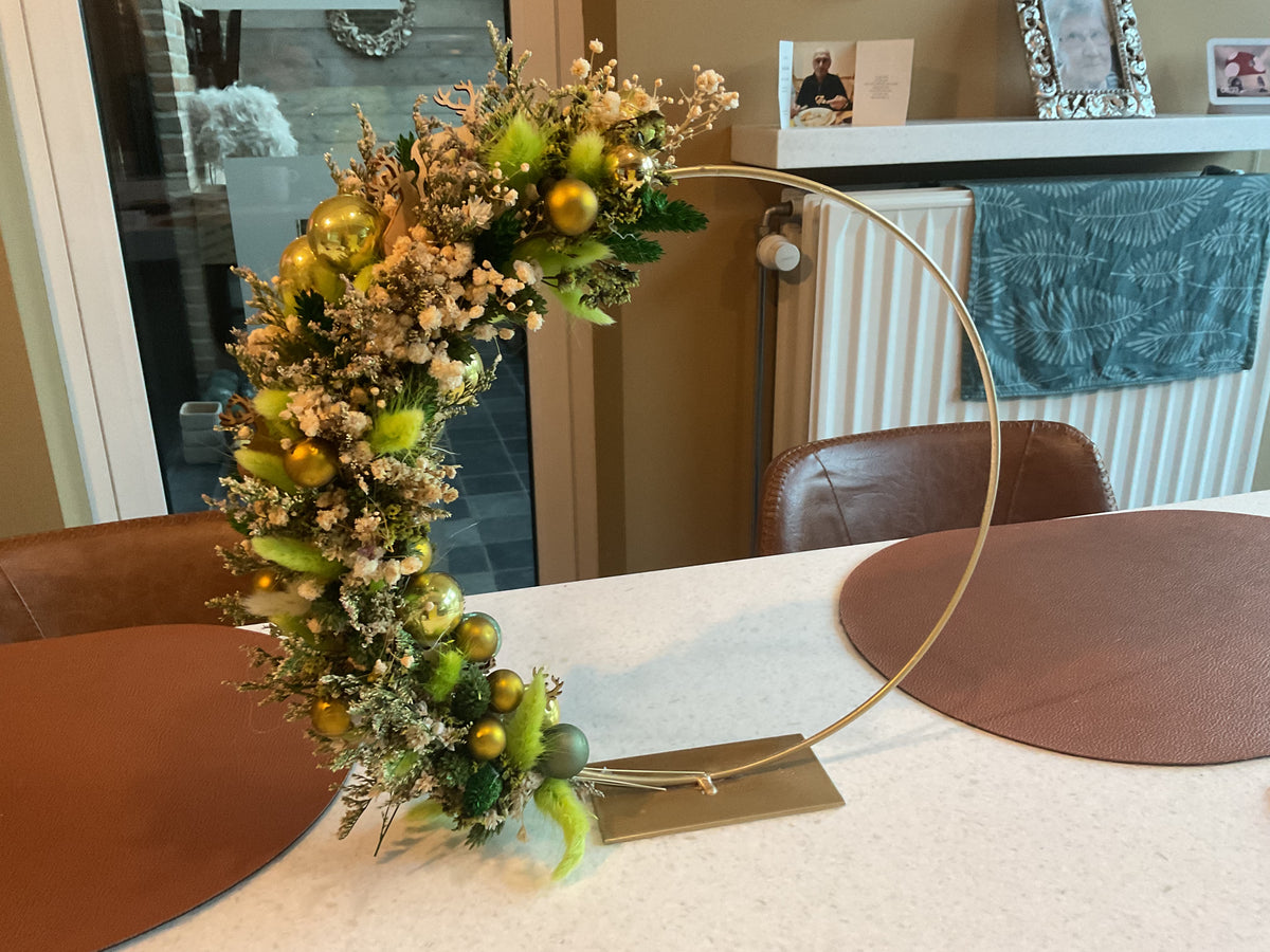 Ring met droogbloemen